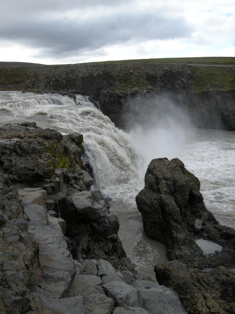 Wasserfall an der Straße nach Kerlingarfjöll