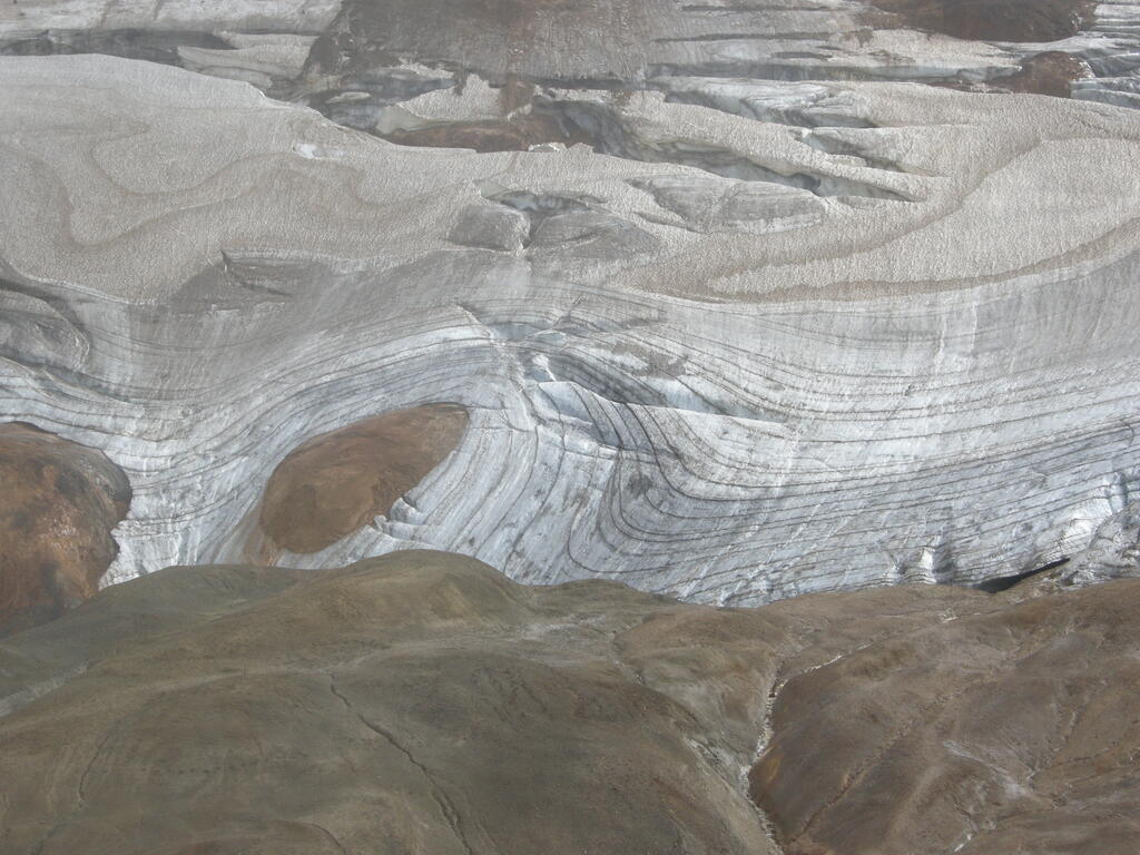 Wanderung durch das Geothermalgebiet, Gletscher mit Jahresringen