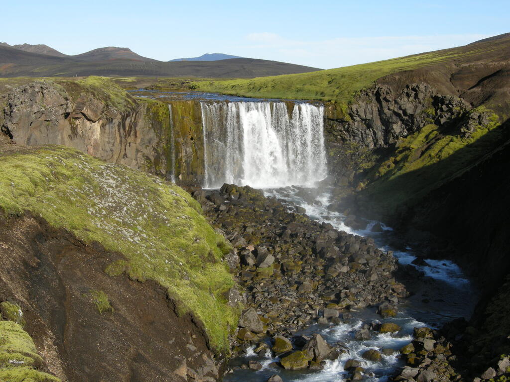 Wasserfall am Markarfljót in der Morgensonne