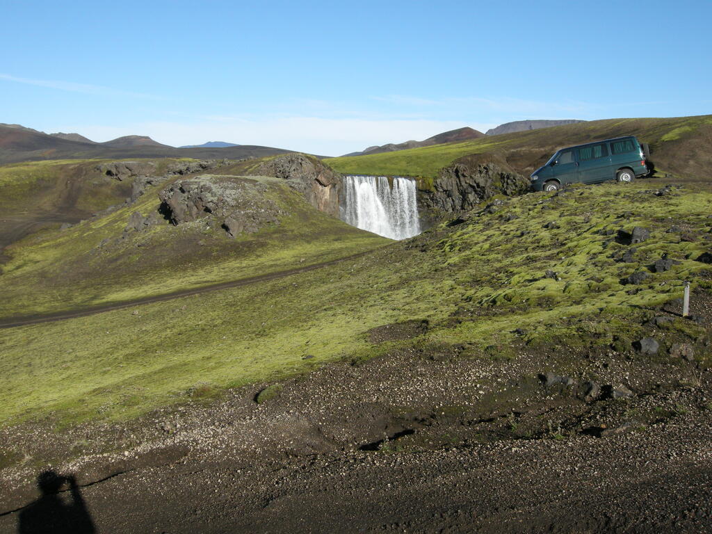 Wasserfall am Markarfljót in der Morgensonne