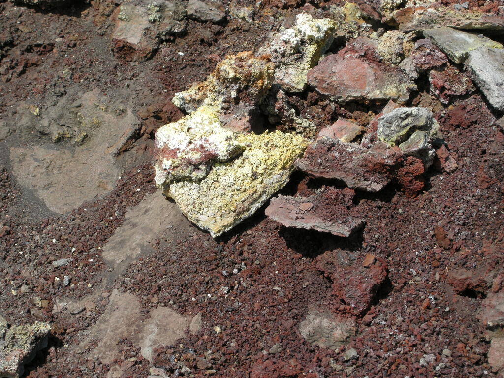 Fimmvörðuháls, Schwefel aus einer Fumarole