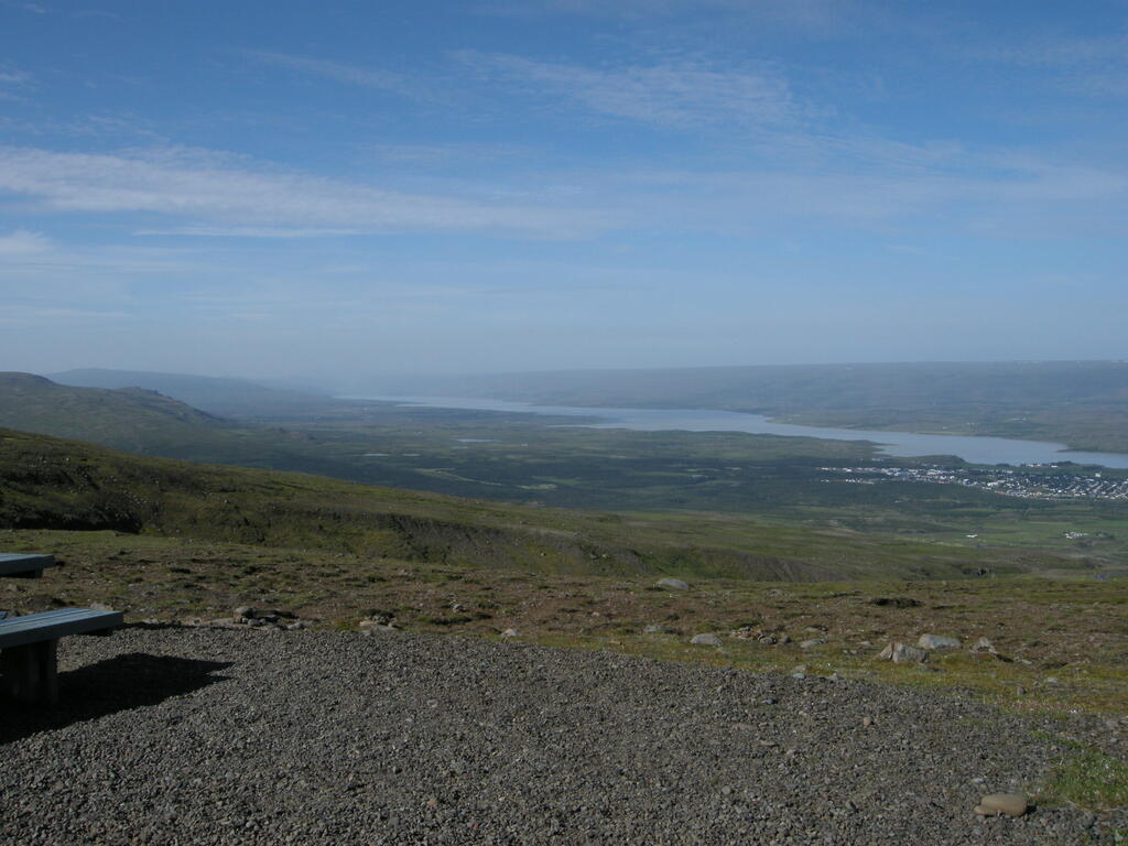 Blick von der Fjarðarheiði nach Egilsstaðir