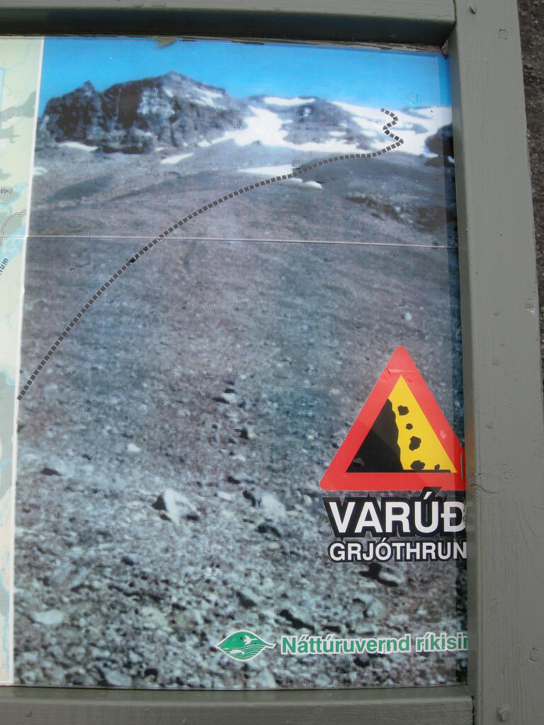 Infotafel am Parkplatz der Herðubreið