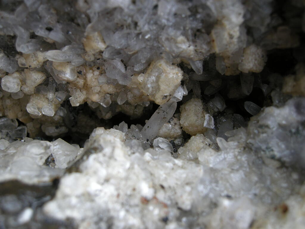 Quarz und Calcit in situ