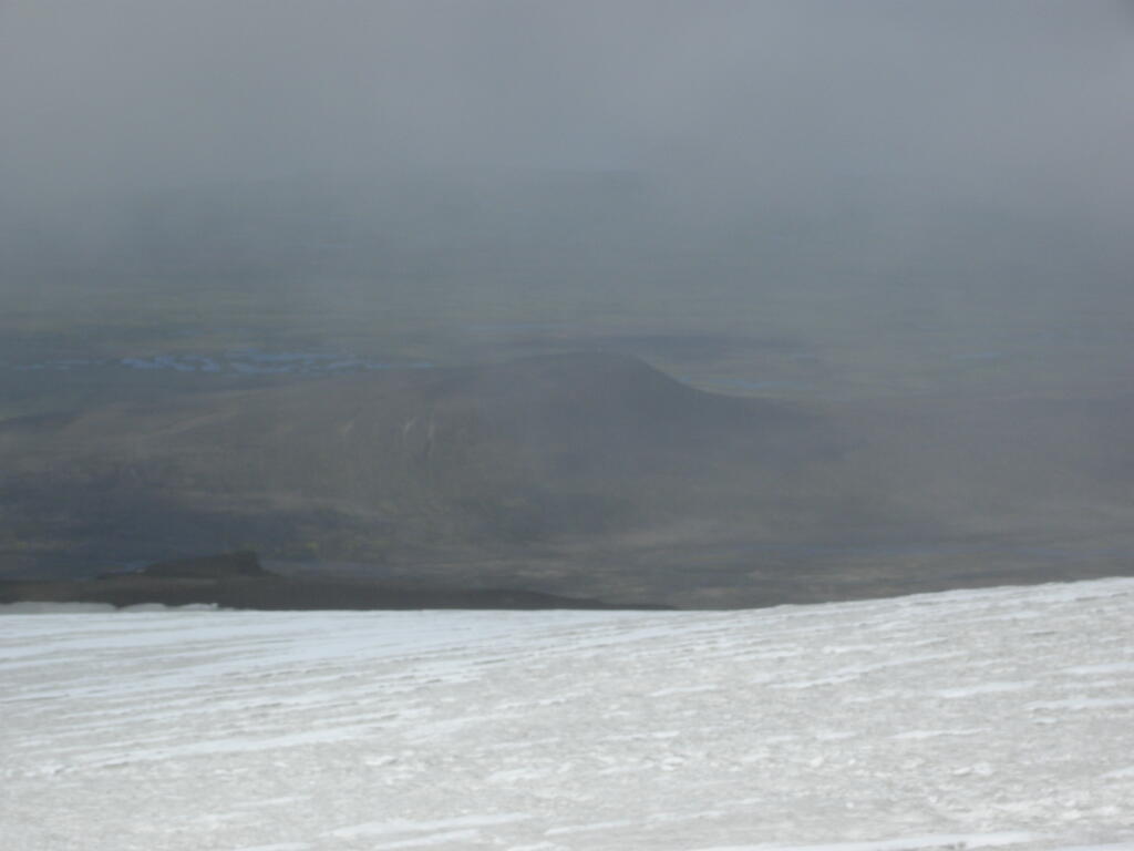 Dünne Wolken behindern die Aussicht vom Gipfel