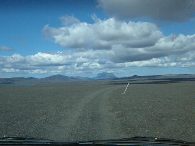 Piste im Bruardalur mit Herðubreið im Hintergrund