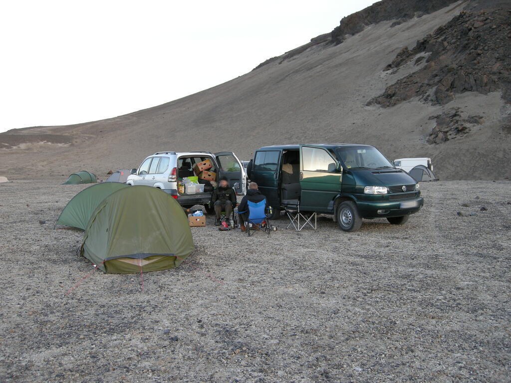 Wagenburg auf dem Campingplatz an der Dreki Hütte