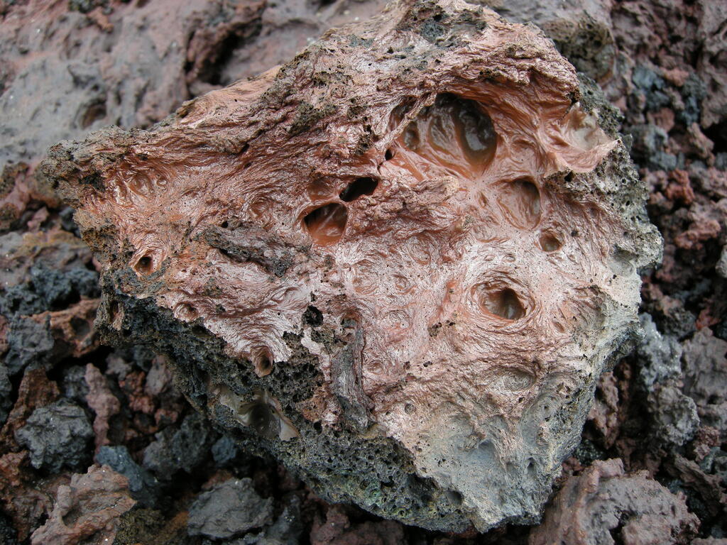 Leirhjnúkur Lavafeld, glasige Lavaschlacke