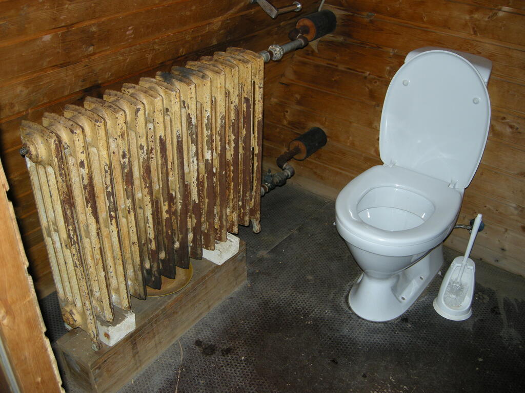 Beheizte Toilette an der Hütte