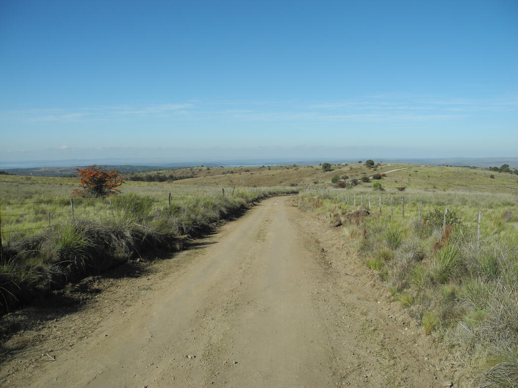 Landschaft an der Straße von Villa Yacanto nach Embalse Cerro Pelado