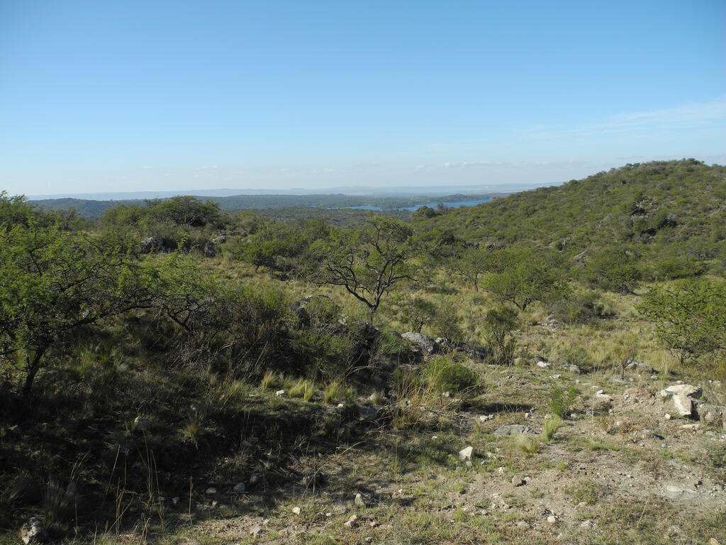 Landschaft an der Straße von Villa Yacanto nach Embalse Cerro Pelado