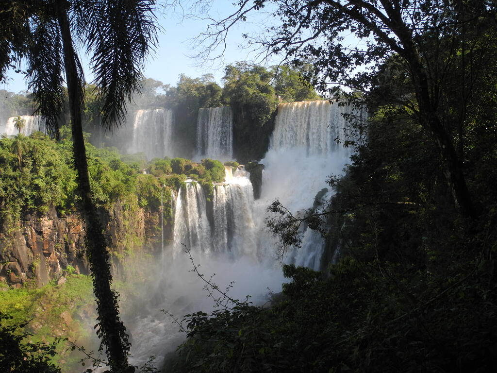 Mehrstufige Wasserfälle am unteren Rundgang