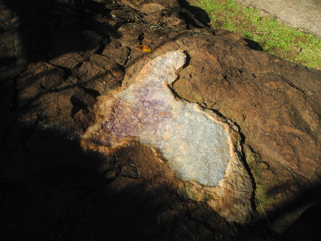 Große Quarz Geoden im Schaubereich der Mina Santa Catalina