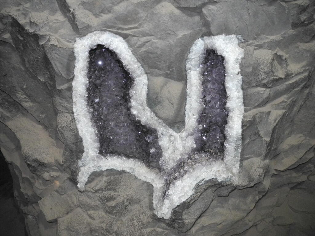 Amethyst Geode im Untertage-Bereich der Mina Tierra Colorada