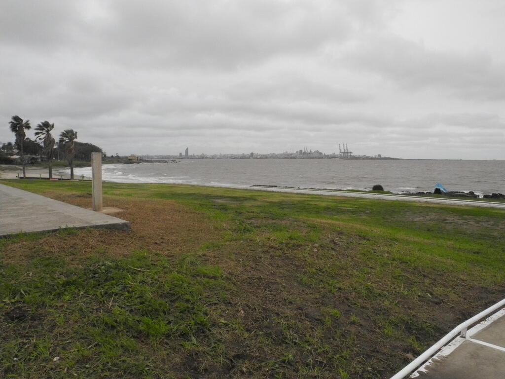 Montevideo und der Hafen vom Stadtteil Cerro aus gesehen