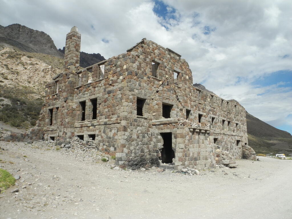 Termas del Sosneado, Hotelruine