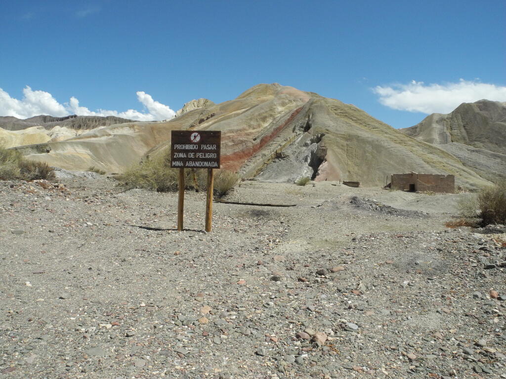Bergbaureste am Cerro 7 colores