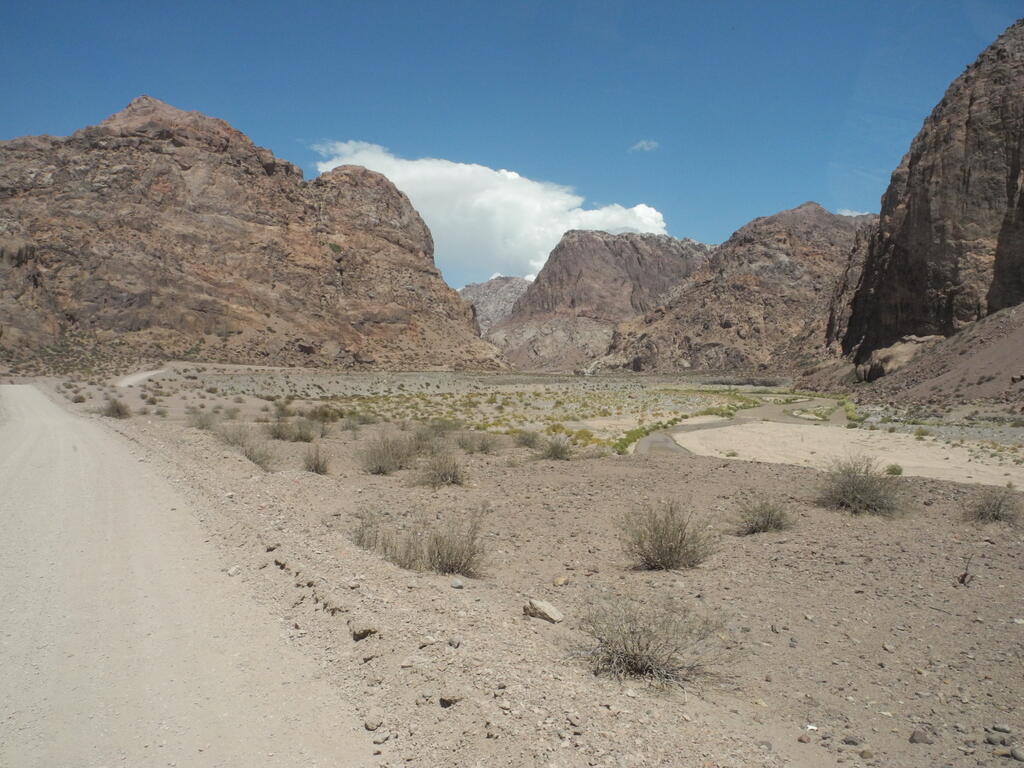 Das untere Tal auf der Fahrt zur Laguna Blanca