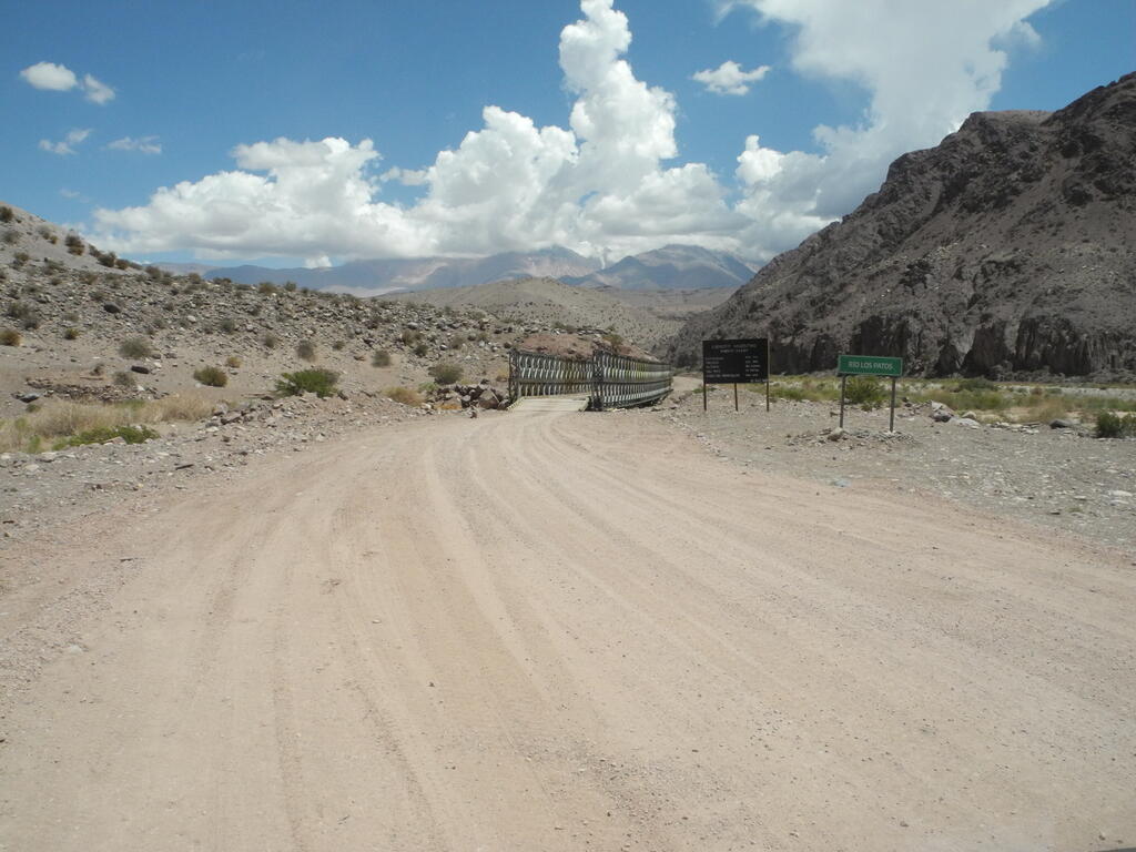 Die Brücke an der Verzweigung des Tals