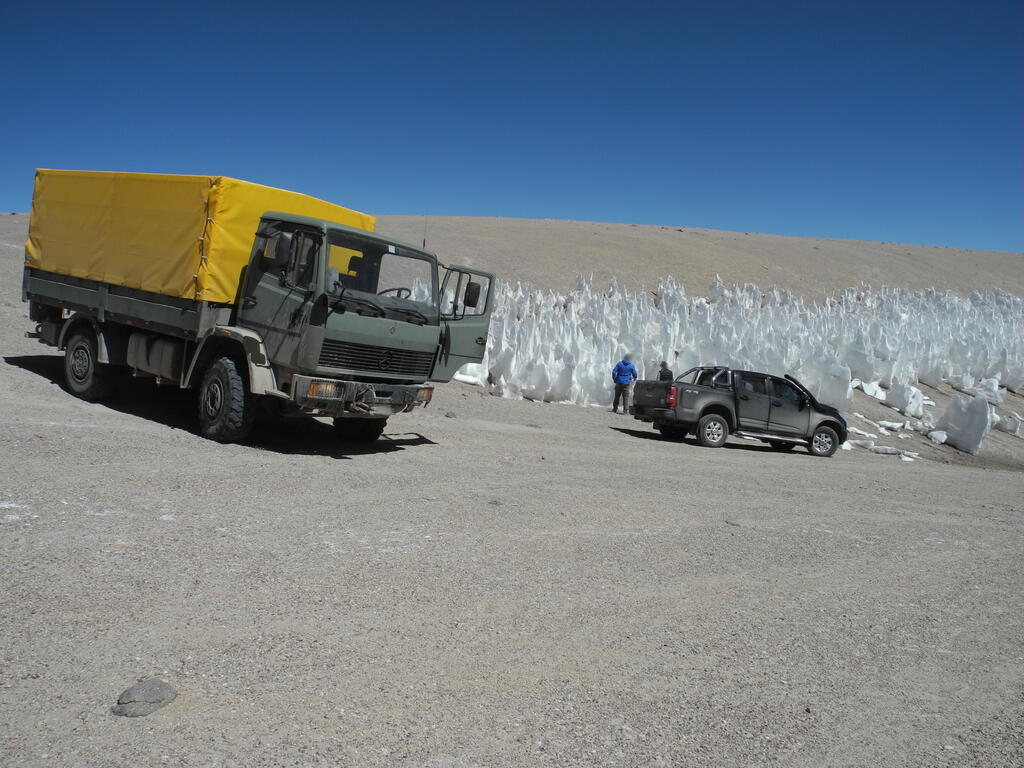 Penitentes am Kraterrand