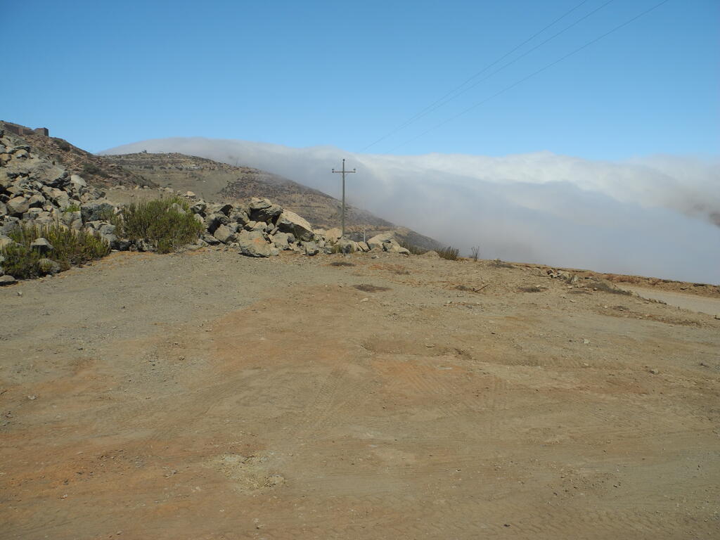 Der Nebel kommt über die Berge