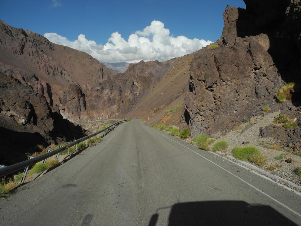 Straße D-115 in der Schlucht nach unten