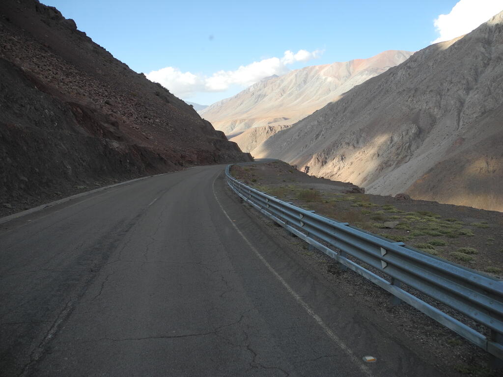 Serpentinen hinunter ins Tal des Rio del Carmen