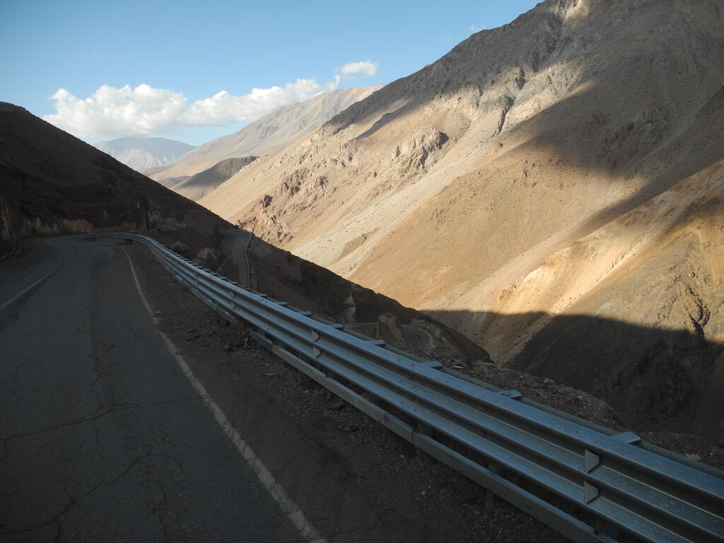 Serpentinen hinunter ins Tal des Rio del Carmen