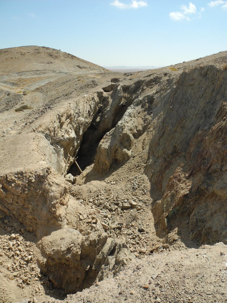 Abgebauter Erzgang an der Oberfläche