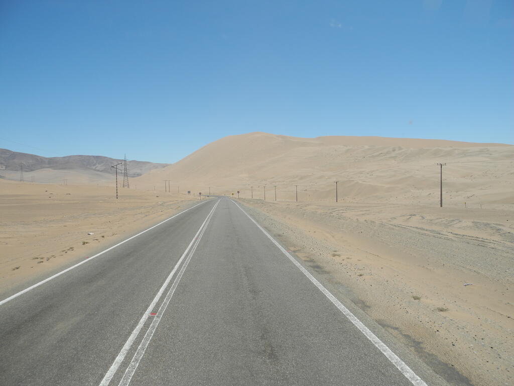 Straße durch die Wüste