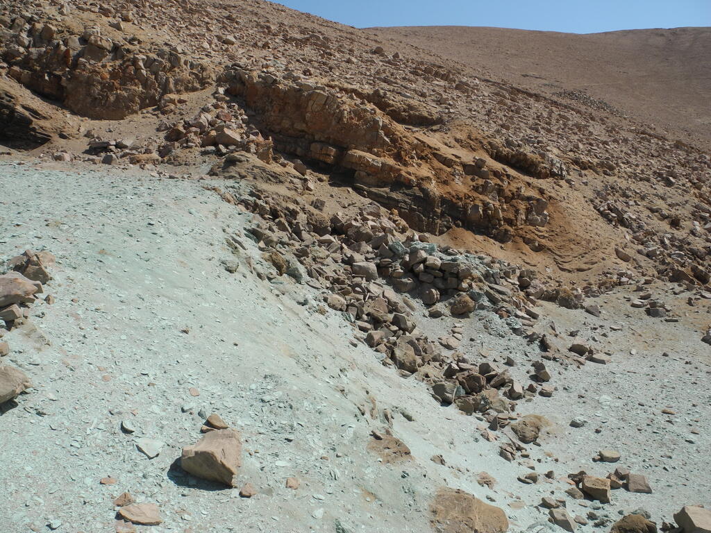 Bereich mit vulkanischem Gestein mit Hohlräumen