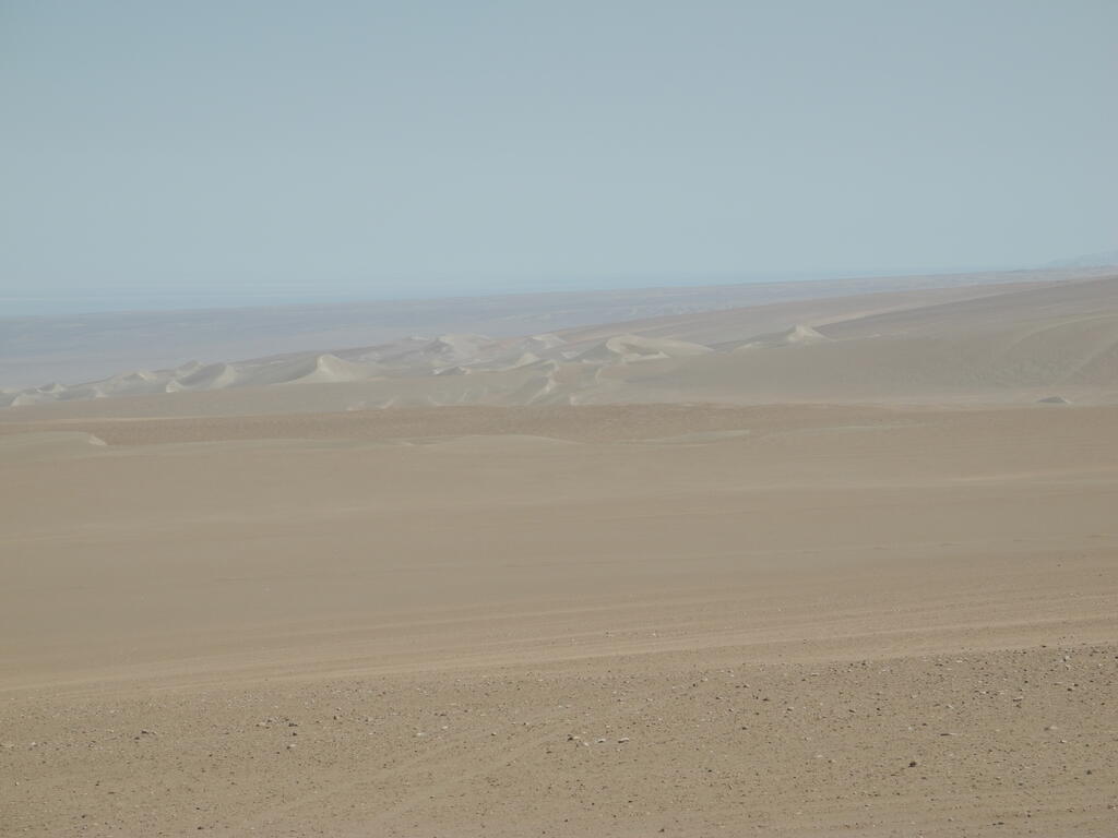 Sanddünen in staubiger Luft