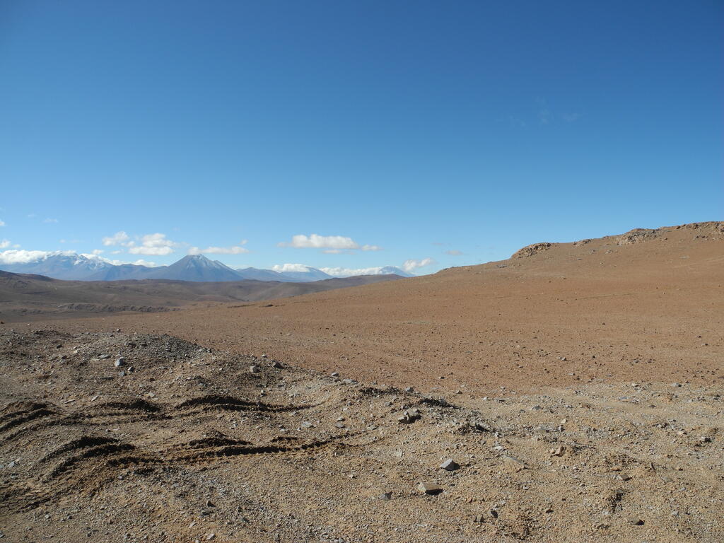 Erster Blick auf die Vulkane Aucanquilcha und Miño