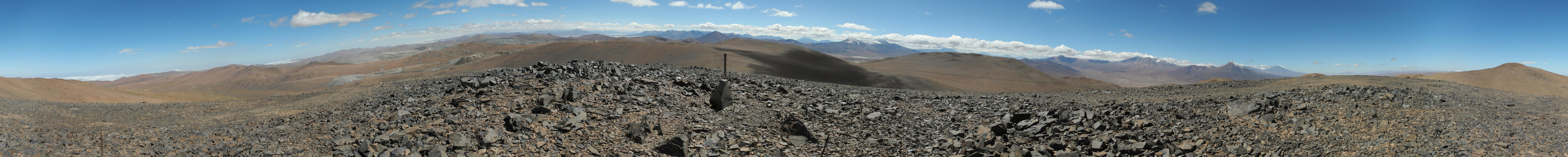 Panorama mit 360° vom Hügel neben der Straße