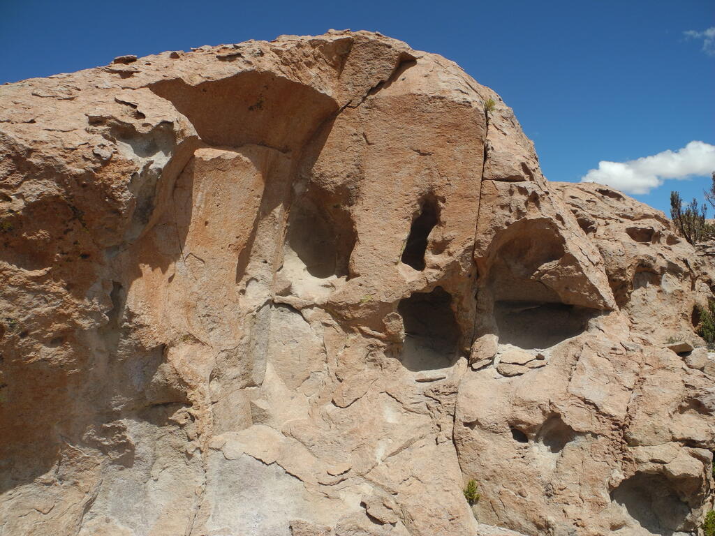 Gesteinsformationen neben der Straße