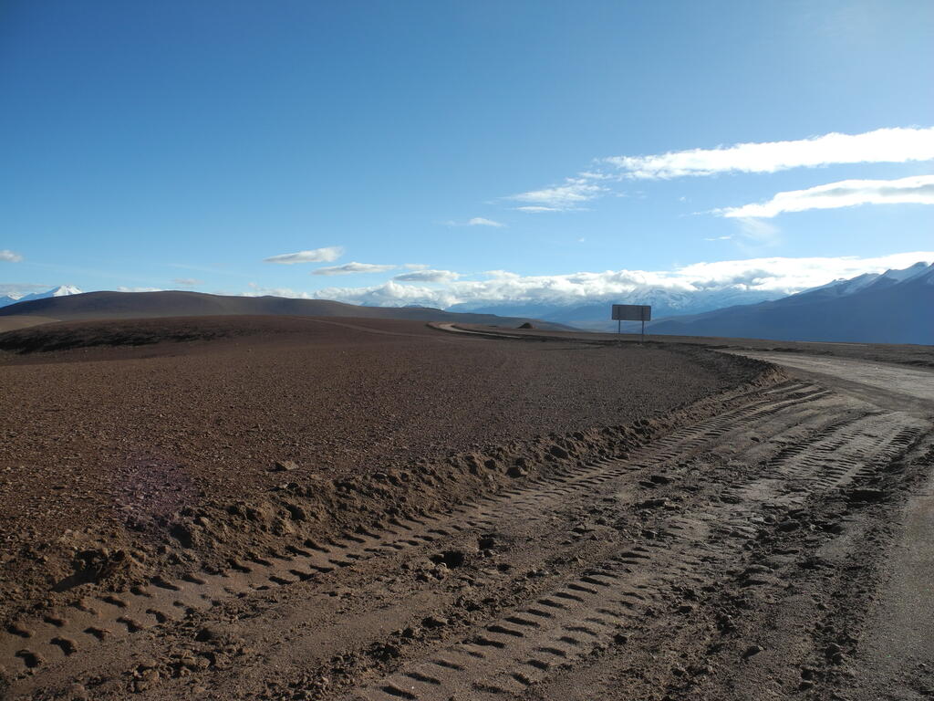 Aussicht von der Passhöhe vor dem Tal von El Tatio