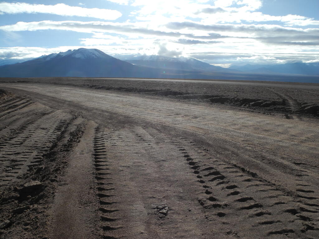 Aussicht von der Passhöhe vor dem Tal von El Tatio