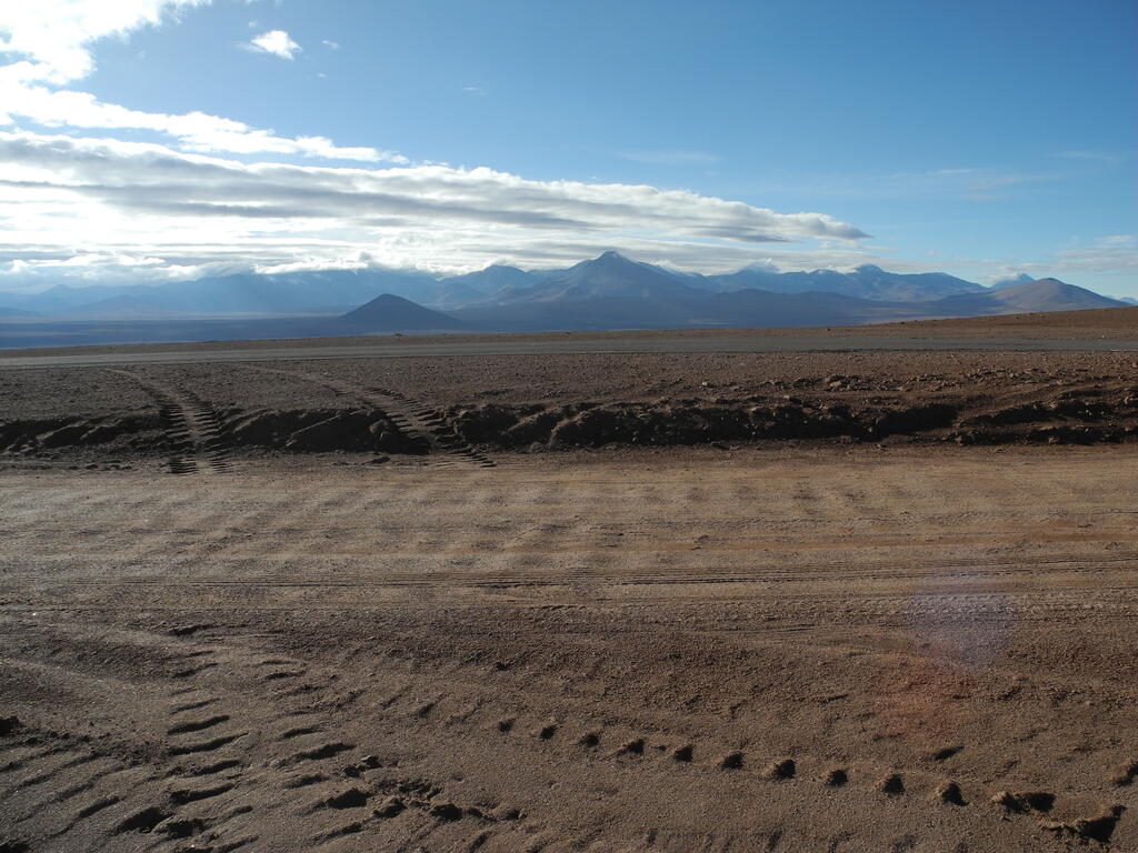 Aussicht von der Passhöhe vor dem Tal von El Tatio