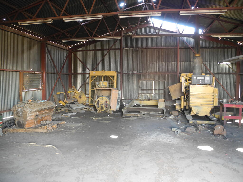 Reste der Anlage in der Halle