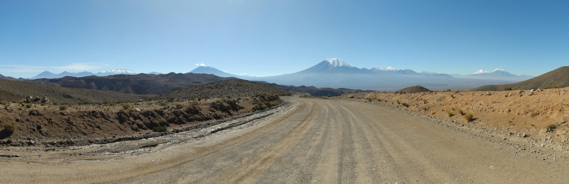 Panorama der Vulkane: Miño, Aucanquilcha, Chela, Palpana, San Pablo und San Pedro