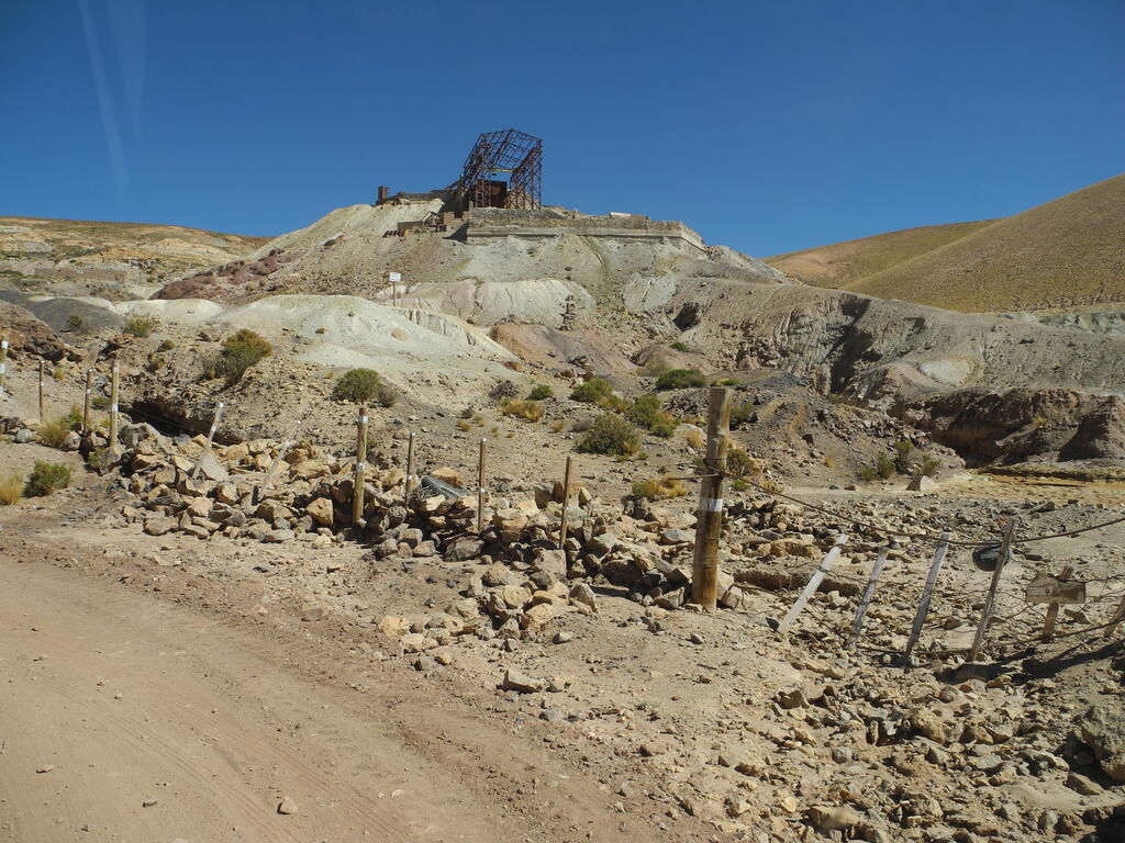 Mina Concordia von der Straße aus gesehen