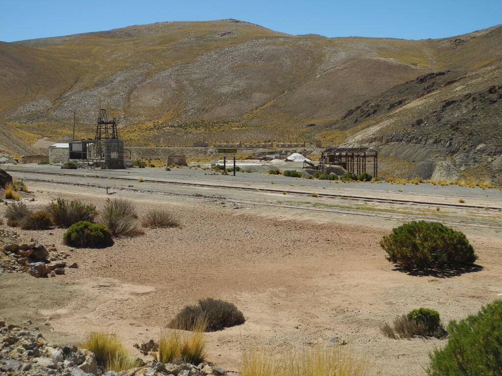 Ein weiteres Foto der Grube vom Bahnhof aus gesehen