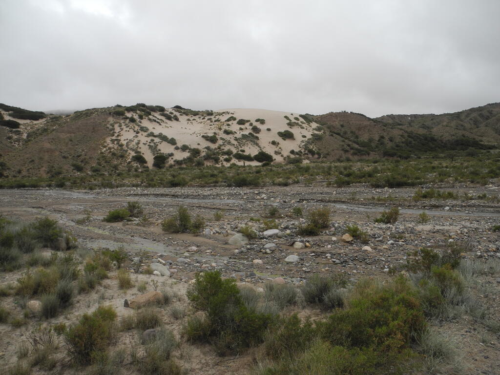 Weißer Sand im Tal nach Papachacra