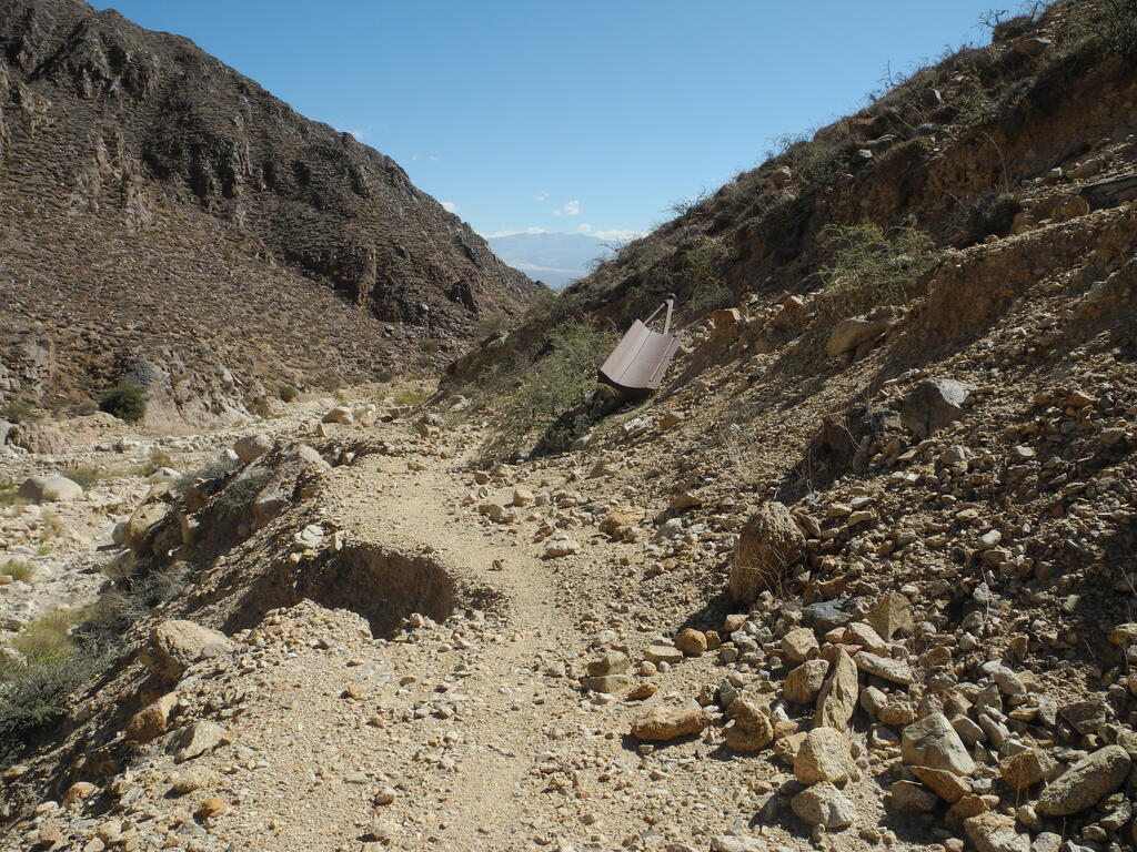 Ein altes Räumschild einer Planierraupe