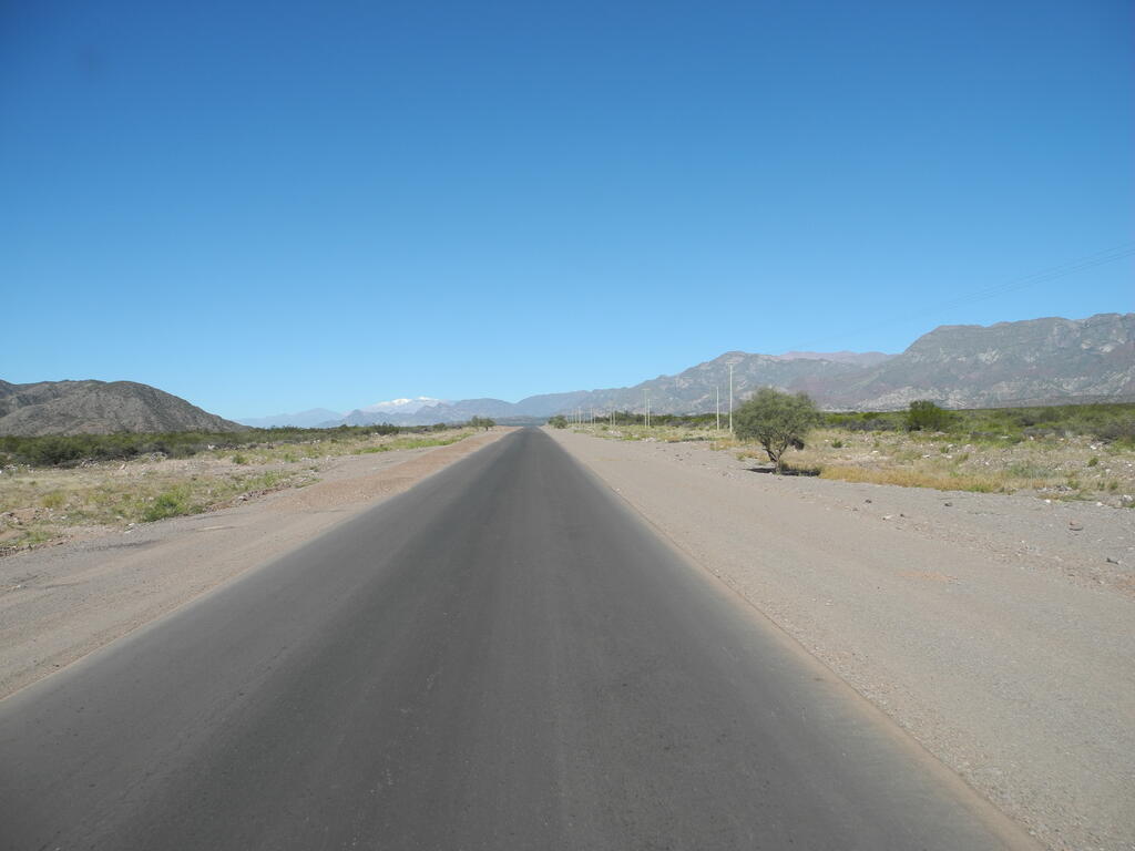 Landschaft an der Straße von Tinogasta nach Famatina
