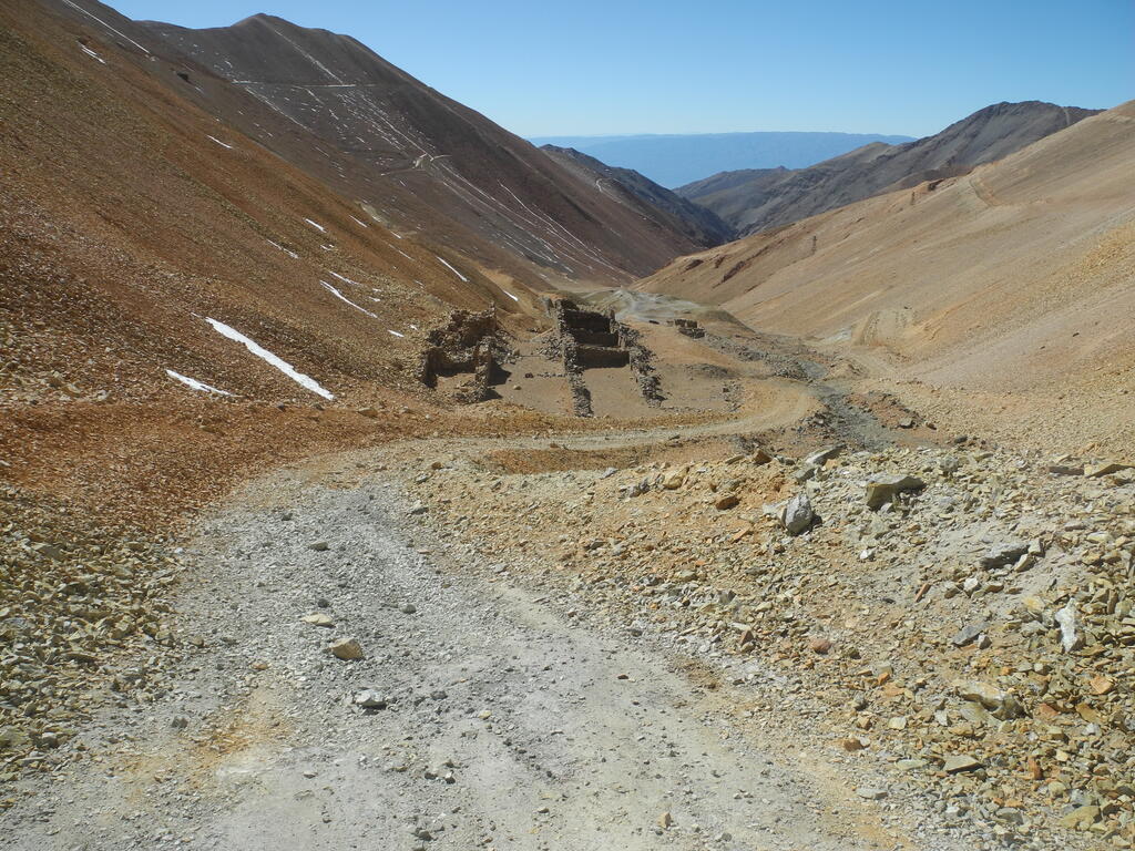 Blick talabwärts auf das Grubengelände