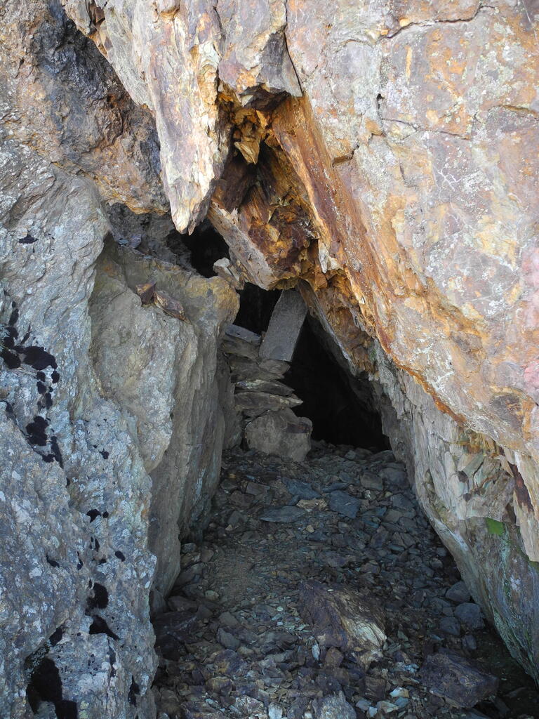 Kleiner Stollen mit Abstützung